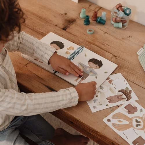 Libro con stickers Dress me up Forest Friends