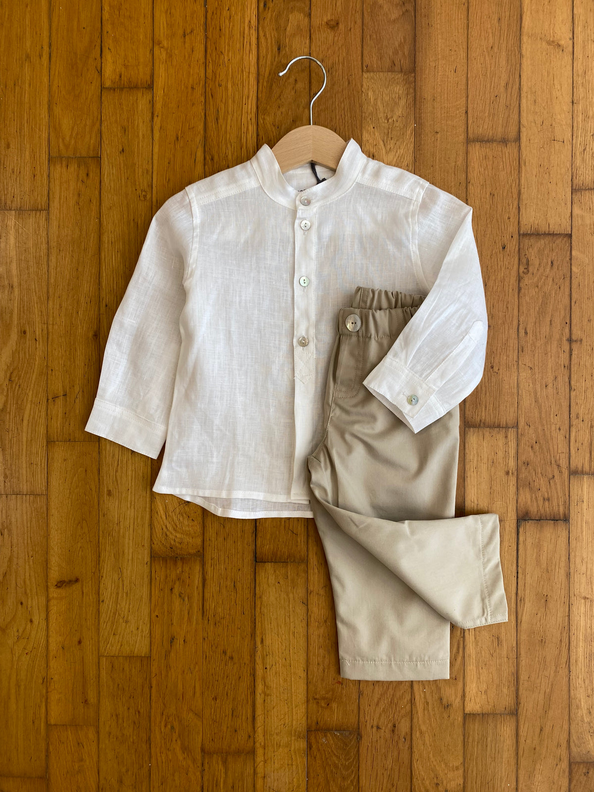 Korean shirt in white linen with mother-of-pearl buttons