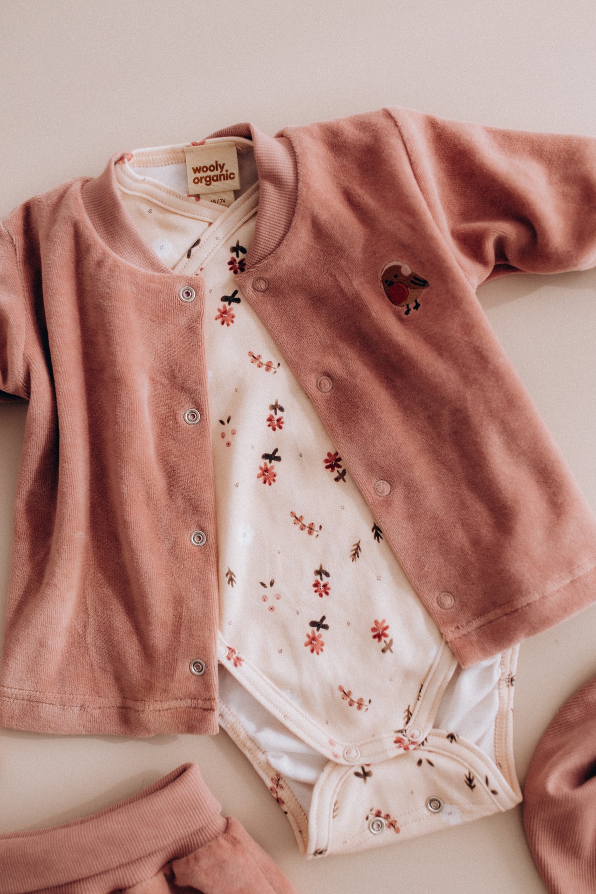 Completo cardigan e pantalone ciniglia di cotone BIO uccellino rosa