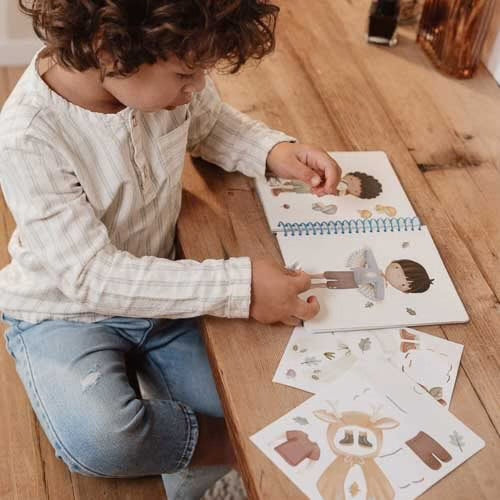Libro con stickers Dress me up Forest Friends