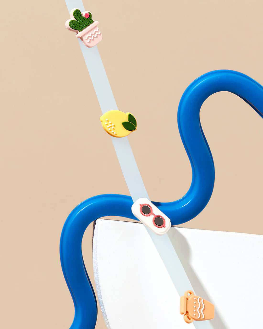 Laccio per occhiali in silicone azzurro con charms