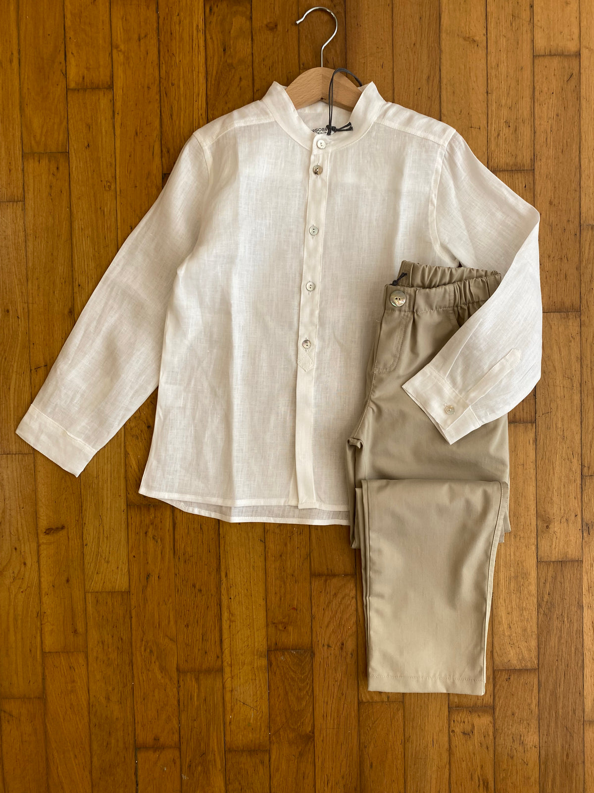 Korean shirt in white linen with mother-of-pearl buttons