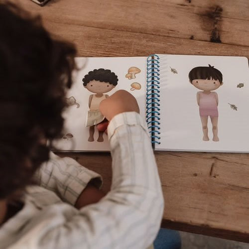 Libro con stickers Dress me up Forest Friends